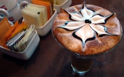 Wow, Ada Latte Art Bunga 3D di Atas Kopi!