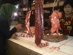 Tak Tahan Harga Daging Selangit, Pedagang Soto Padang Naikkan Harga