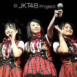 Setiap Member JKT48 Punya Cara Sendiri untuk Menikmati Hujan