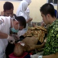 Sebuah Rumah Ambruk Diterjang Angin, Pasutri Berusia Lanjut Terjebak