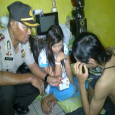 Tempat Kos Dirazia, Polisi Amankan Dua Pasangan Bukan Suami Istri