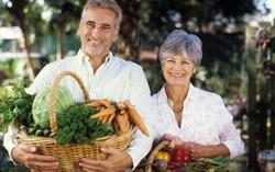 Orang Berusia 75 Tahun Lebih Tak Perlu Diet Sehat