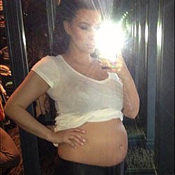 Kim Kardashian Akhirnya Pamer Perut Hamilnya