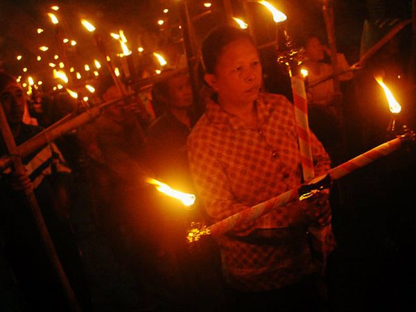 Pawai Salib Obor Meriahkan Paskah
