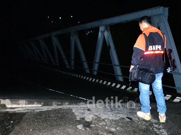 Jembatan Ponorogo-Pacitan Runtuh Jembatan Ponorogo-Pacitan Runtuh