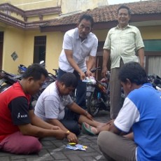 Dua Satpol PP Surabaya Ditangkap saat Berjudi