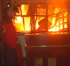 Gudang Kertas Karton di Sidoarjo Ludes Terbakar