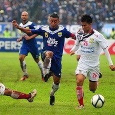 Gol Van Dijk Menangkan Persib Atas Persiba