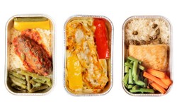 Kini, Qantas Airways Tak Lagi Sediakan Menu Berbahan Babi