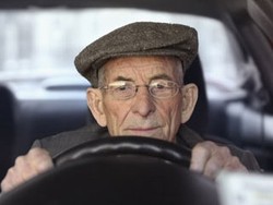 Keselamatan Orang Tua Saat Berkendara Juga Harus Diperhatikan