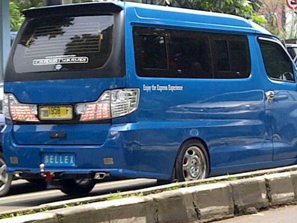 Angkot Alphard