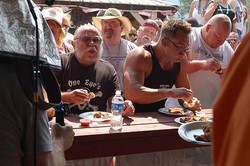 Makan Testis & 4 Festival Aneh di Dunia yang Harus Anda Lihat