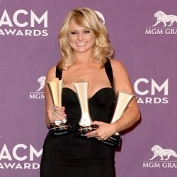 Miranda Lambert Berjaya, Luke Bryan Bikin Kejutan di ACM Awards 2013