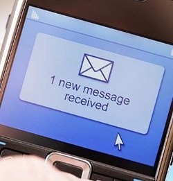 Iran Blokir Pesan Ahmadinejad