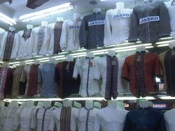 Tren Baju Kotak-kotak Sekarang Digeser Jas Koko Jokowi