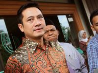 Sidang Cerai, Suami Venna Melinda Tampak Tenang