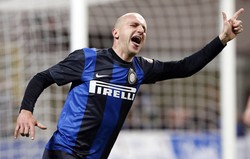 Bermain di Giuseppe Meazza, Senin (8/4/2013) dinihari WIB, Inter unggul lebih dulu lewat gol Tomasso Rocchi di ujung babak pertama. REUTERS/Alessandro Garofalo.