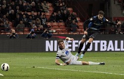 'Hujan' gol kemudian terjadi di babak kedua. Setelah Atalanta menyamakan kedudukan Giacomo Bonaventura, Ricky Alvarez kembali membawa Inter unggul. Tapi hat-trick Germain Denis membuat Atalanta membalikkan keadaan untuk menang 4-3. REUTERS/Alessandro Garofalo.