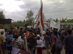  Warga Hadang Satpol PP yang Hendak Kosongkan Lahan untuk Gedung KPK