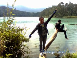 berjalan di kerajaan awan Pegunungan Dieng