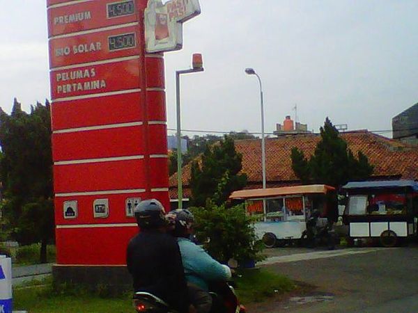 Ada Tukang Gorengan Mangkal di SPBU