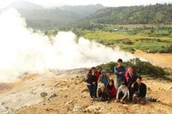 Unik, Kawah di Dieng Bisa Loncat-loncat
