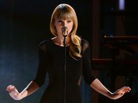 Pesona Taylor Swift di Atas Panggung