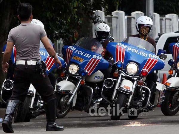 Polwan Cantik Latihan Moge