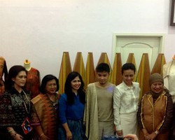 Perkenalkan Kain Tenun, Indonesia Buka Fashion Show di New York