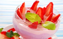 Yuk, Bikin Sendiri Puding dan Sorbet dari Strawberry Segar!