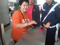 Sistem Gerbang & Tiket Elektronik KRL Diterapkan Serempak Juni 2013