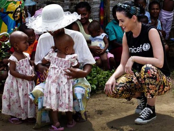 Aksi Sosial Katy Perry di Madagaskar Aksi Sosial Katy Perry di Madagaskar