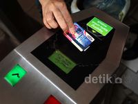 Uji Coba Gerbang Elektronik KRL Jabodetabek