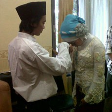 Terlanjur Sebar Undangan, Samsul Menikah di Kantor Polisi