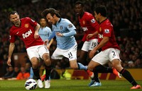 Pada laga di Old Trafford, Selasa (9/4/2013) dinihari WIB, kedua kesebelasan bermain sama kuat 0-0 saat paruh pertama laga. Reuters/Darren Staples.