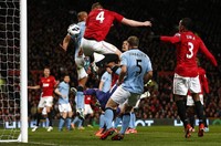 The Red Devils mencetak gol hasil dari gol bunuh diri Vincent Kompany di menit ke-59. Reuters/Darren Staples
