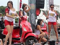 Cewek Seksi Cuci Motor