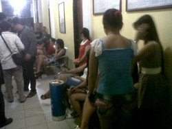 Polisi Gerebek Kafe yang Diduga Jadi Tempat Prostitusi di Pekanbaru