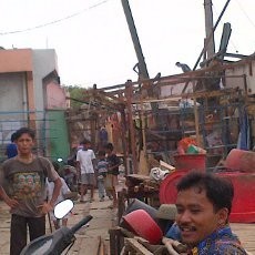 Bangunan Dibongkar, Pedagang PKL Stasiun Kalideres Tetap Berjualan