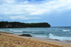 Berjemur Bareng Bule di Pantai Balangan Bali, Asyik!