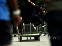 Asyiknya Bermain Skateboard di Kawasan GBK