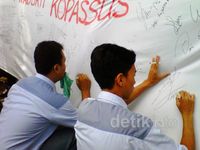 Warga Tanda Tangan Dukung Kopassus