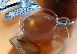 Mampir Paviljoen Kota Snoepen Kroketjes dan Teh Rempah