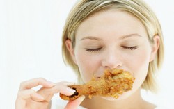 Makan Banyak Karena Stres? Ini Dia Cara Menyiasatinya! (1)