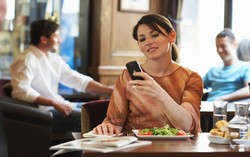 Makan Banyak Karena Stres? Ini Dia Cara Menyiasatinya! (2)