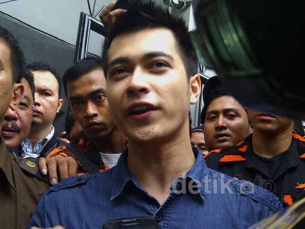 Eza Gionino Kembali Jalani Sidang