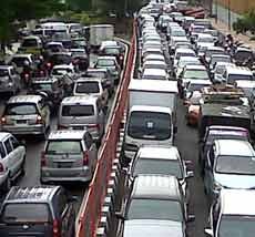 Demo Buruh FSPMI Bubar, Lalin Jalan Tunjungan Macet Parah