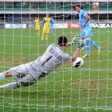 Cavani Kurang Tokcer dari Titik Putih, Pandev Siap Gantikan