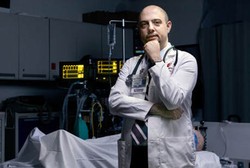 Dokter Ini Punya Spesialisasi Membangkitkan Pasien dari Kematian