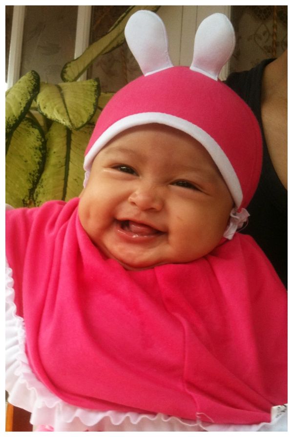 Puti Almaira, 10 Bulan, Perempuan